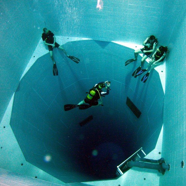 Самый глубокий в мире бассейн для дайвинга