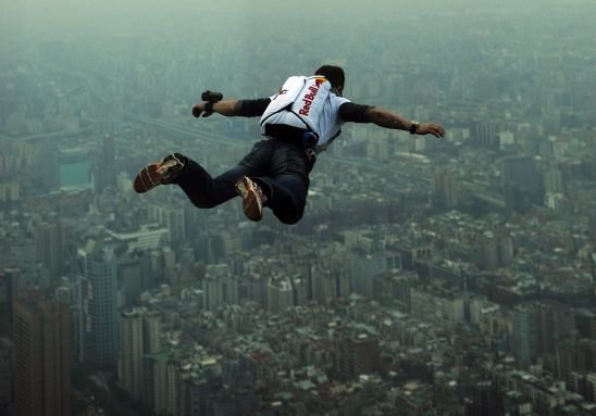Австралиец решил прыгнуть с парашютом с высоты 36 километров!